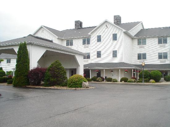 front-view-of-the-hotel | Farmstead Restaurant